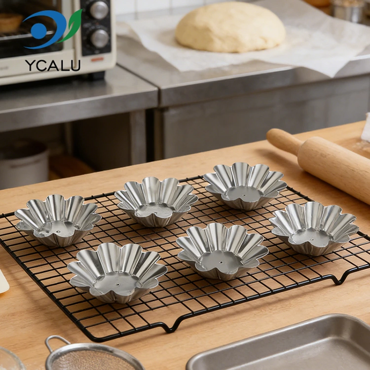 Envases de comida disponibles del papel de aluminio de la plata de la bandeja de la tarta del huevo del crisantemo