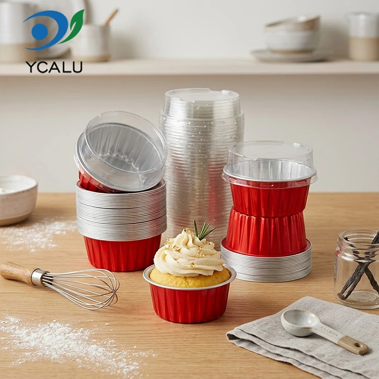 Cupcakes coloridos horneados una sola vez Recipientes de papel de aluminio de pared lisa